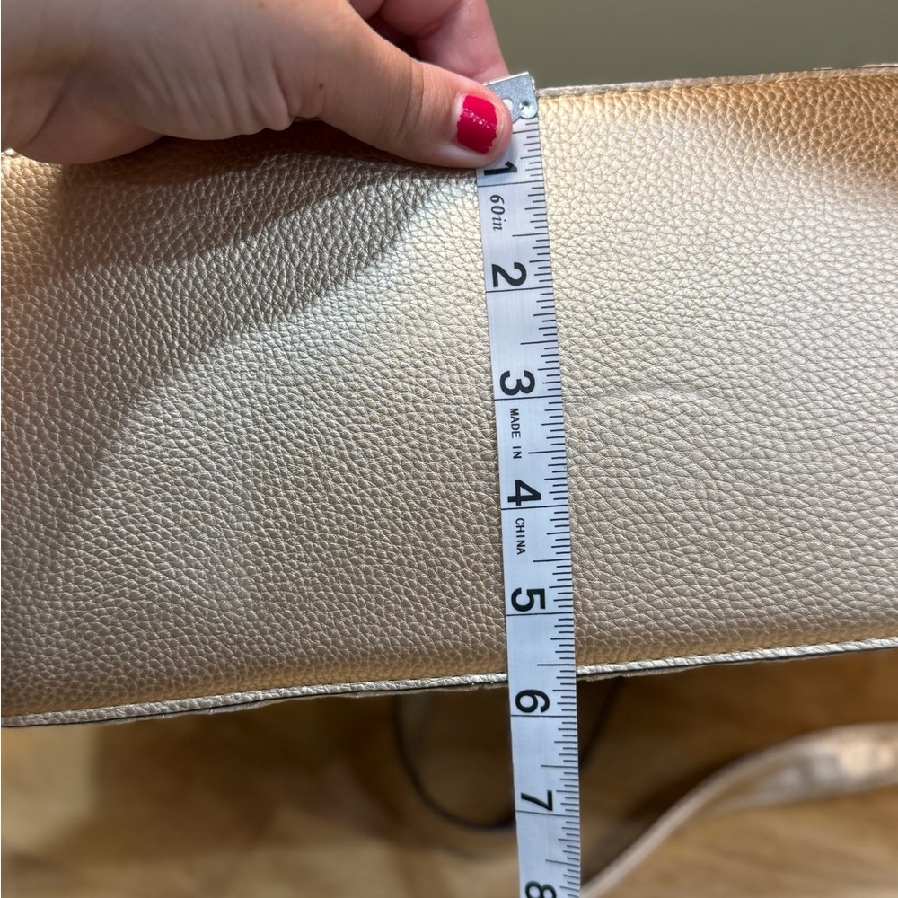 Quilted Metallic Gold Crossbody Bag - Picture 8 of 9
